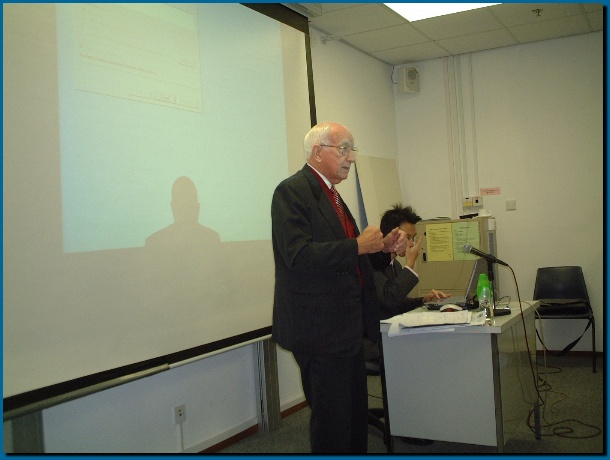 602x451 pixels (80K)